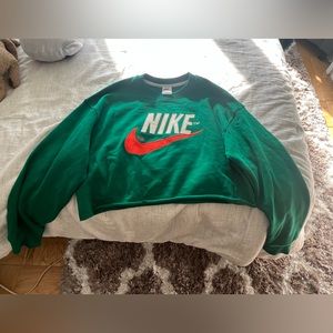 Cropped Nike Sweatshirt